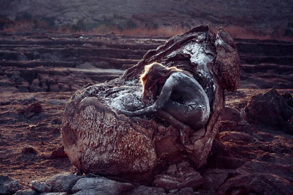 Body art in the middle of the desert