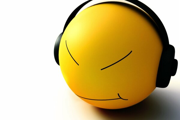 Smiley yellow listens with headphones