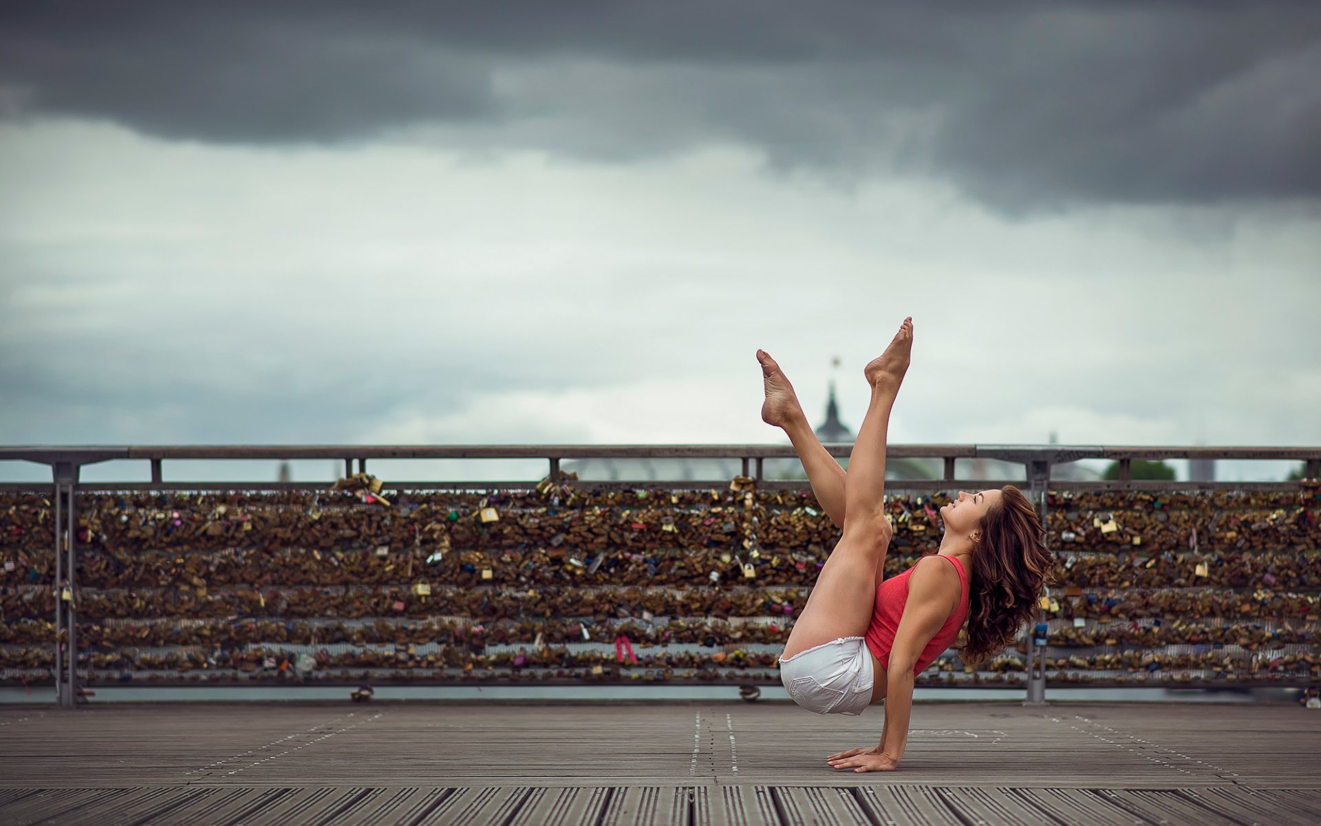 emily caillon ragazza danza pantaloncini gambe grazia