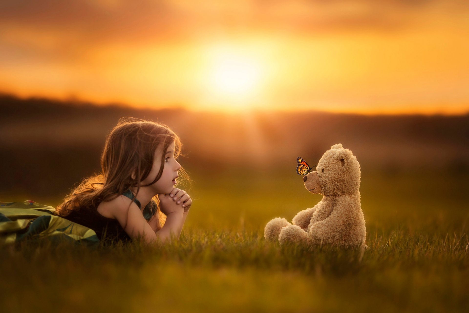 mädchen spielzeug teddybär schmetterling