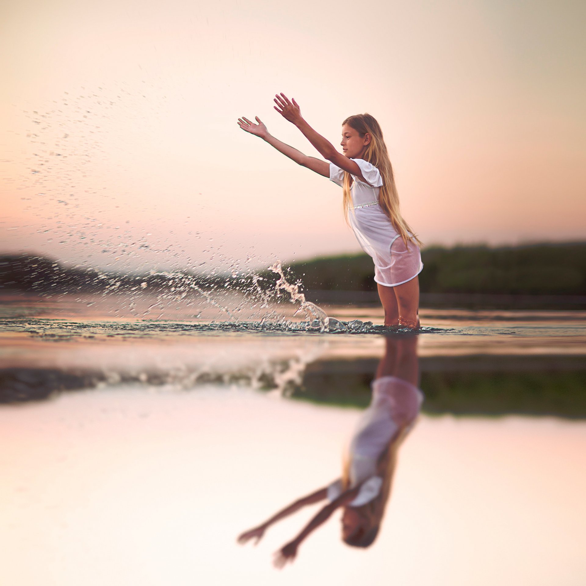 reflexionen im wasser mädchen wasser spritzer