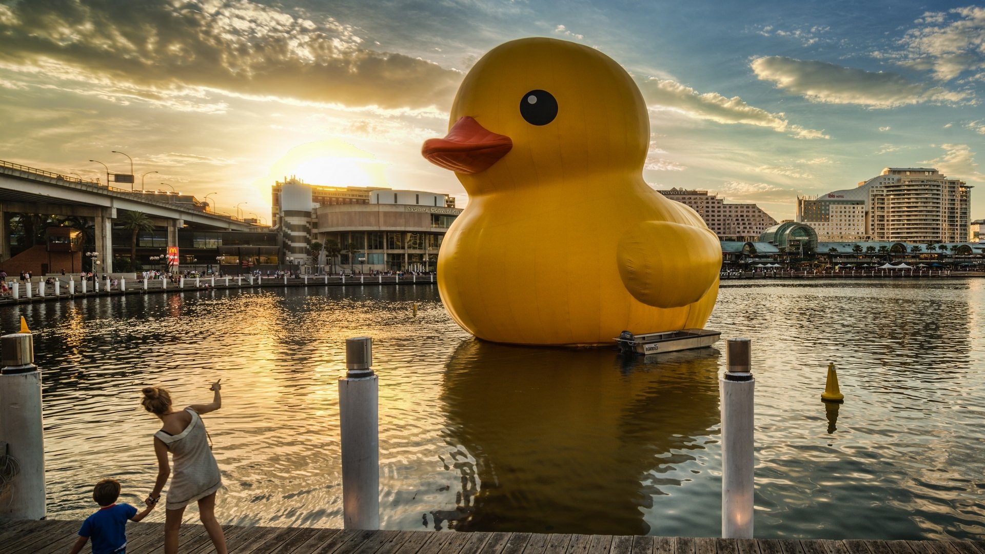 jaune en caoutchouc petit canard le grand l eau la ville de