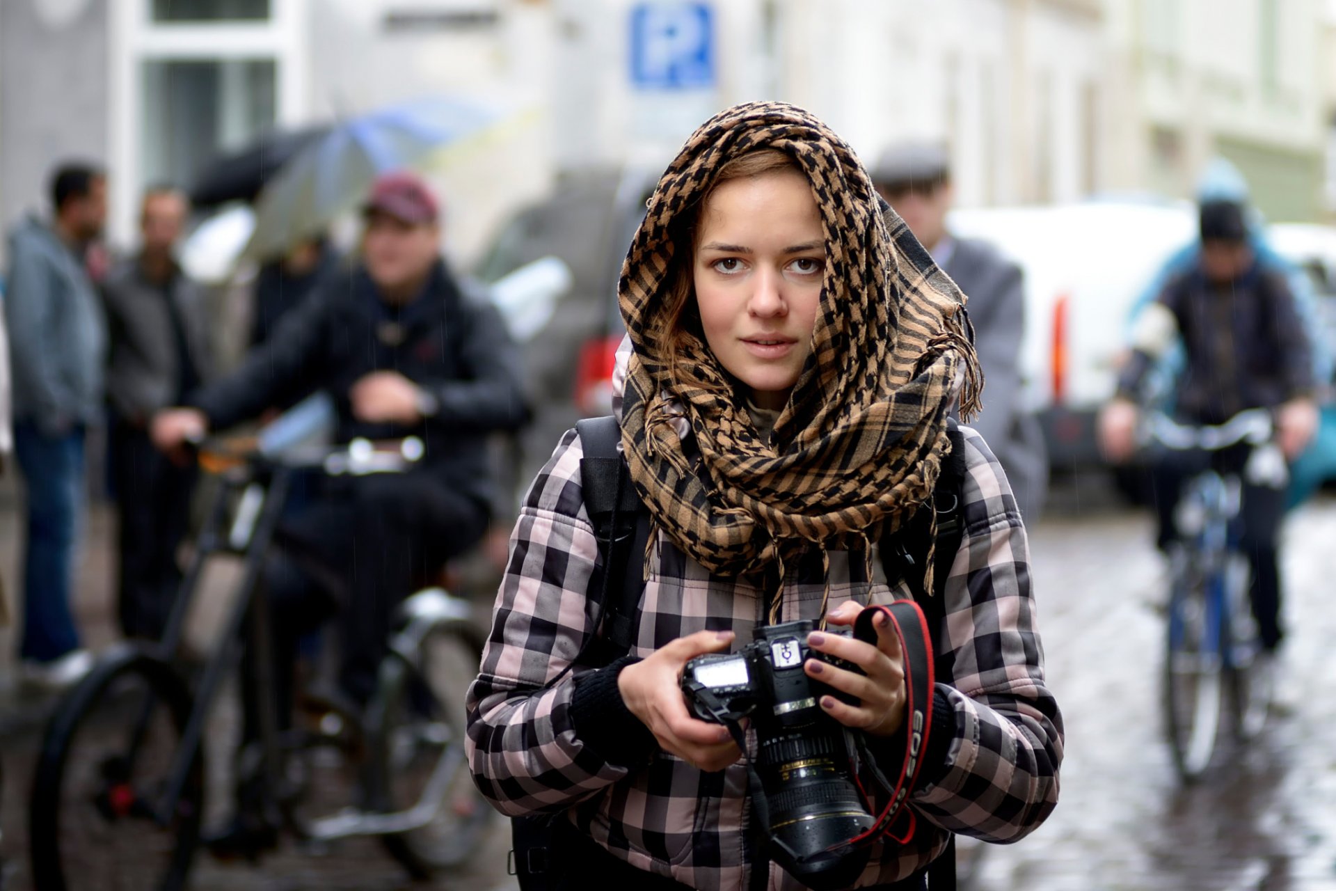 fremder mädchen fotograf straße stadt regen kamera