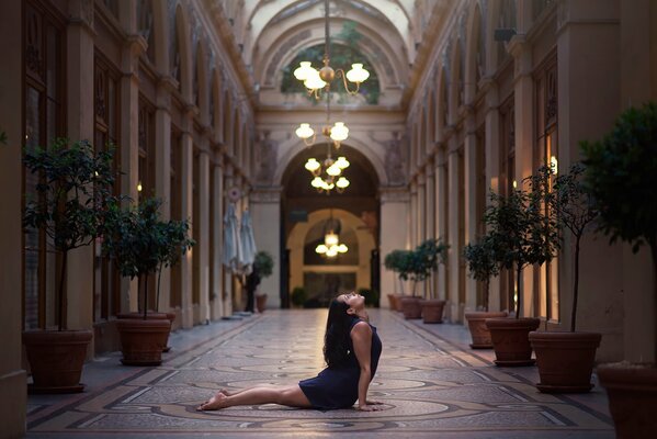 A beautiful dance is performed by Gemma vassallo, under the lighting of chandeliers