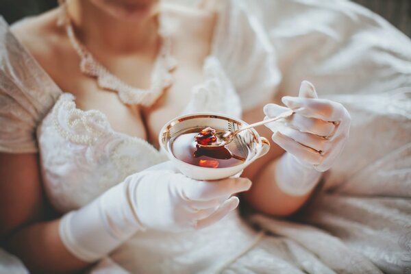 The bride drinks red tea