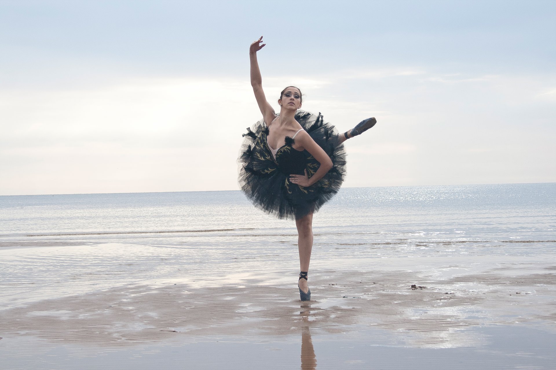 la jeune fille la mer la ballerine danse