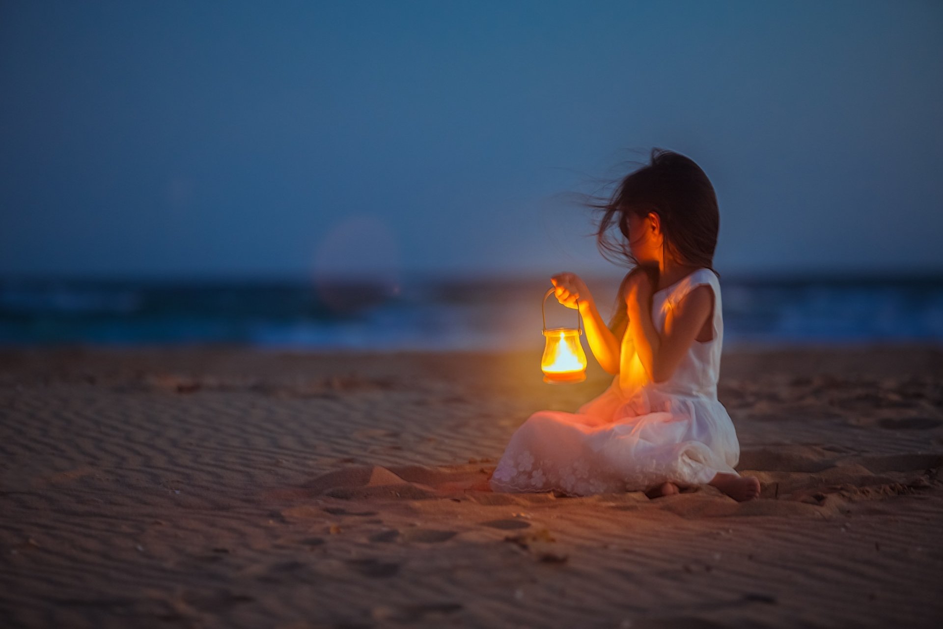 girl lamp shore child meeting waiting sea sand girl baby beach lamps waiting