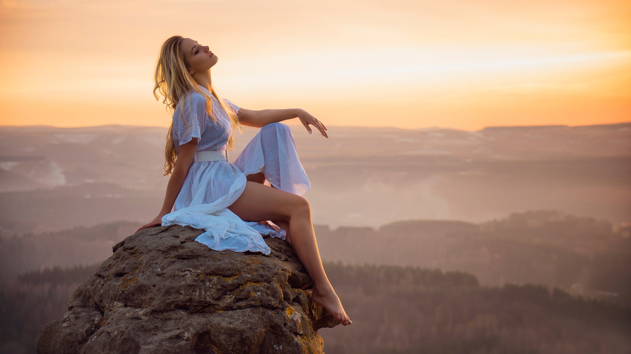 erotisch mädchen beine sonnenuntergang stein höhe ferne landschaft ansicht