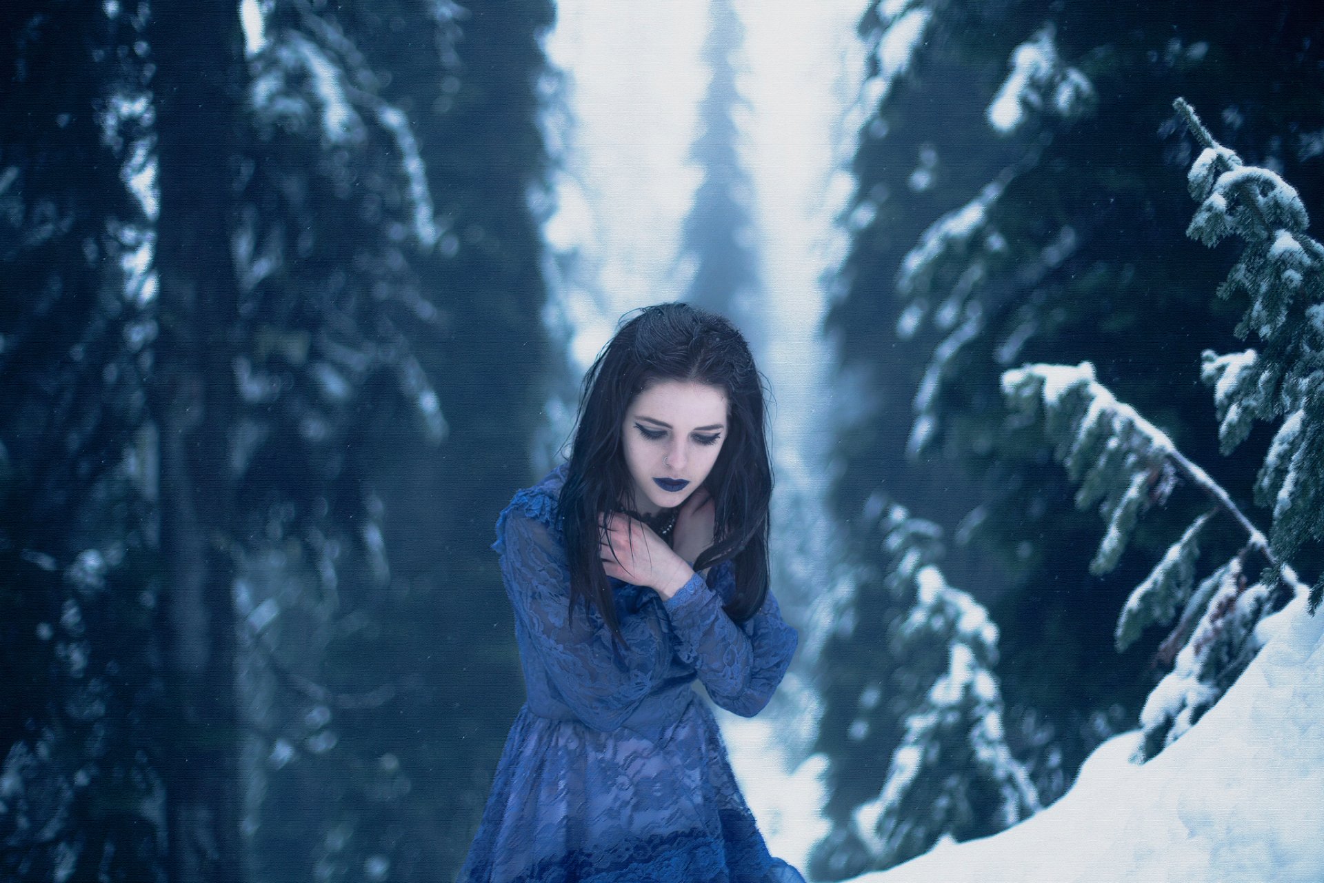 la forêt l hiver la jeune fille le froid le maquillage les lichon