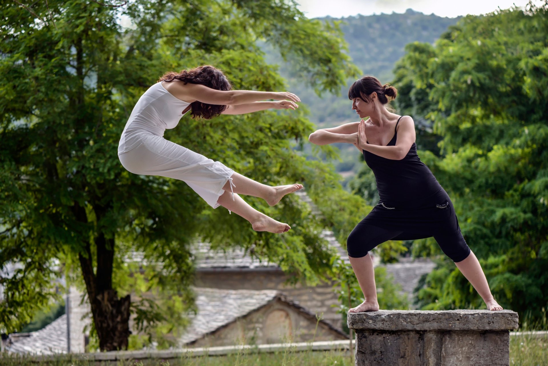 chicas golpe arte marcial