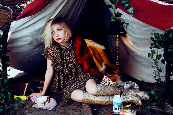 Photoshoot d une belle fille au petit déjeuner