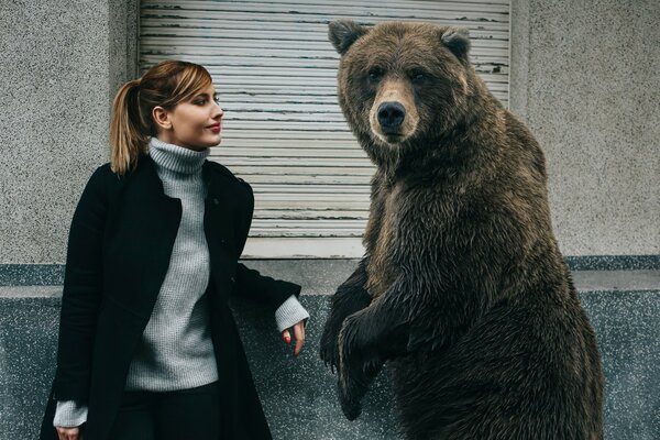 Ragazza incontra Orso