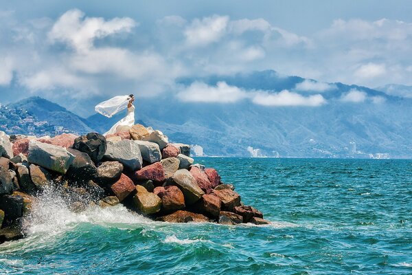 Un mariage à la séance photo au bord de la mer