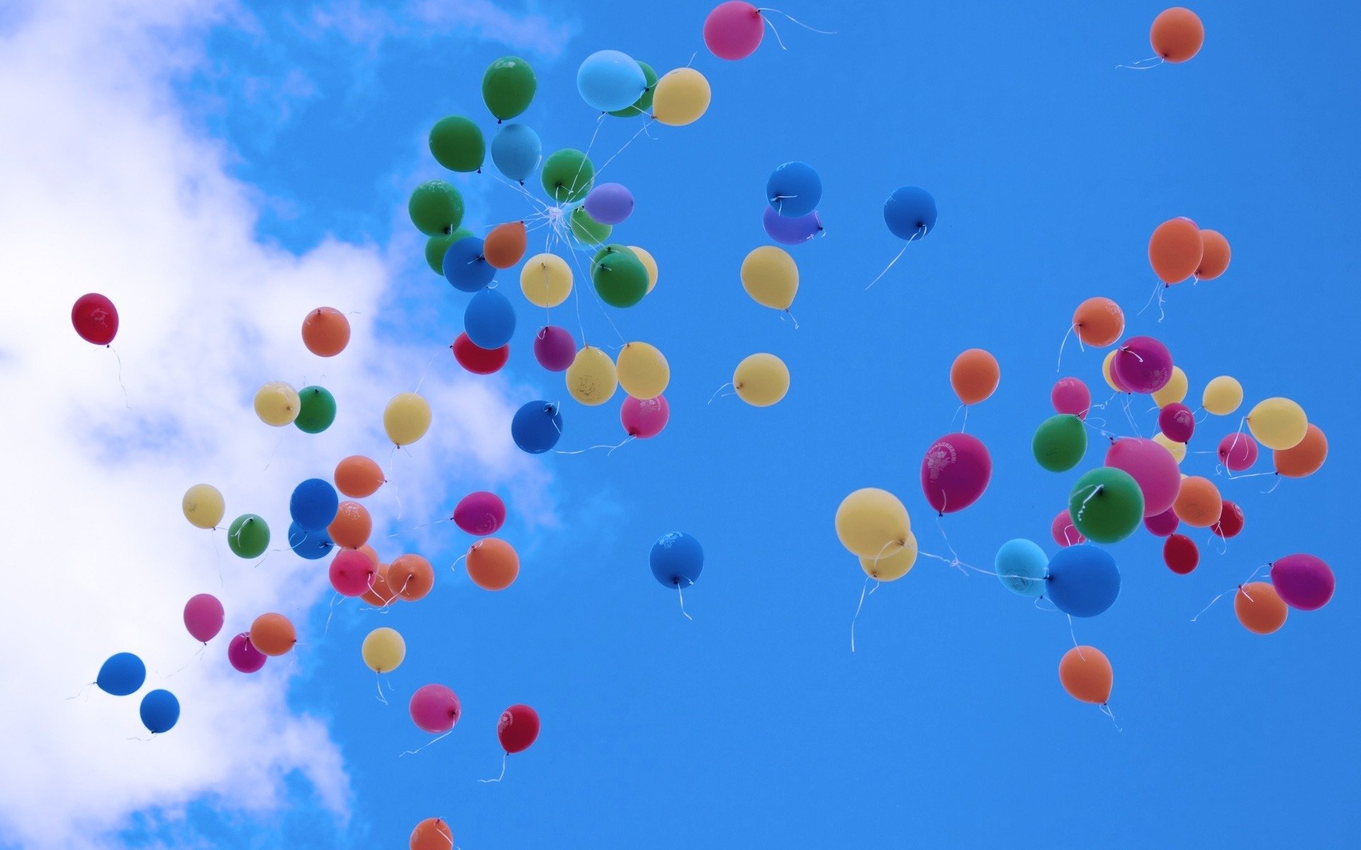 cielo volo.palloncini multicolori