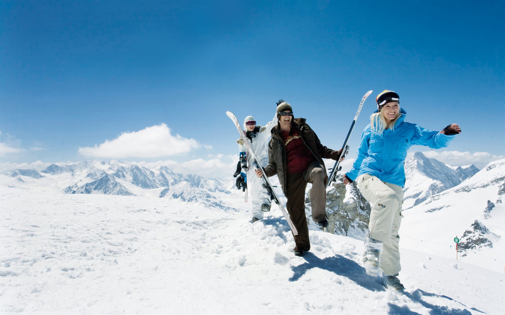 humeur filles garçons hiver montagnes chemins ski loisirs randonnée neige ciel