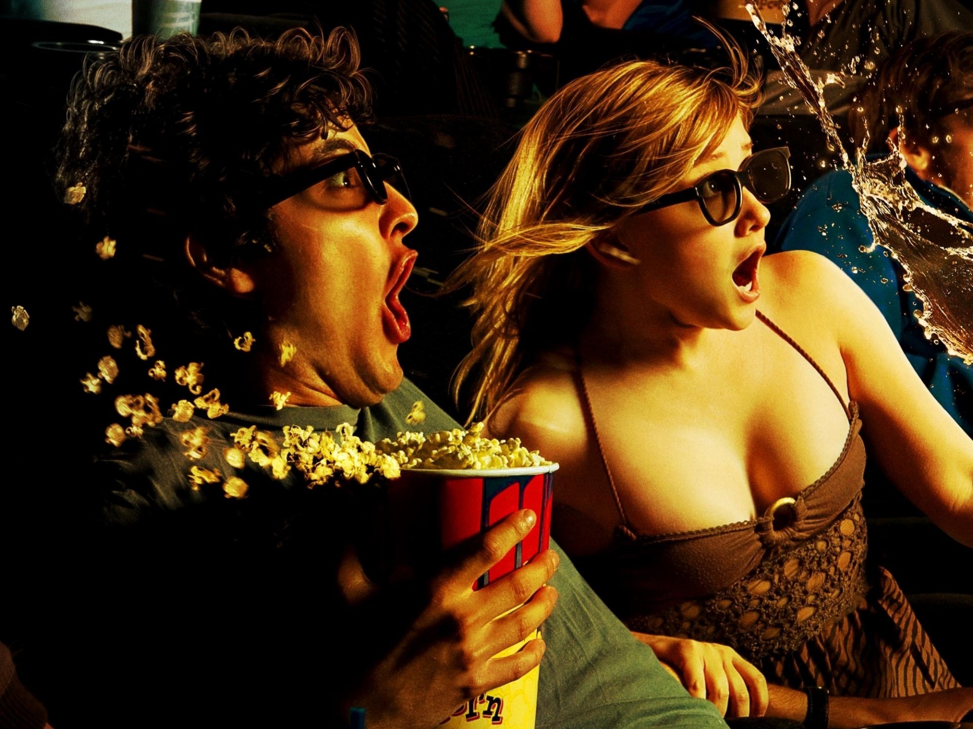 chico chica en el cine emociones tormentosas pop corn squirting 3d