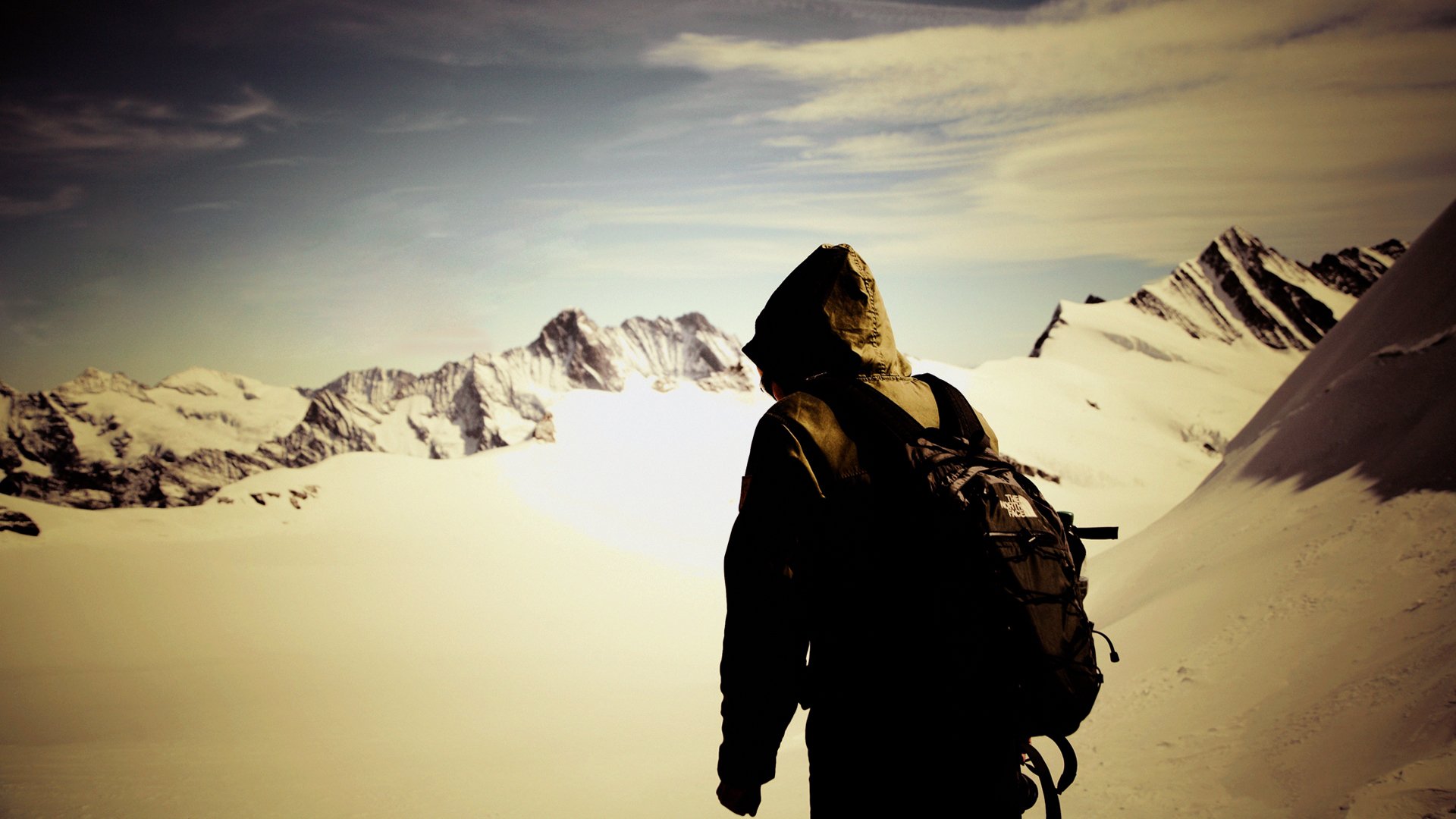 hombre montañas nieve cielo libertad