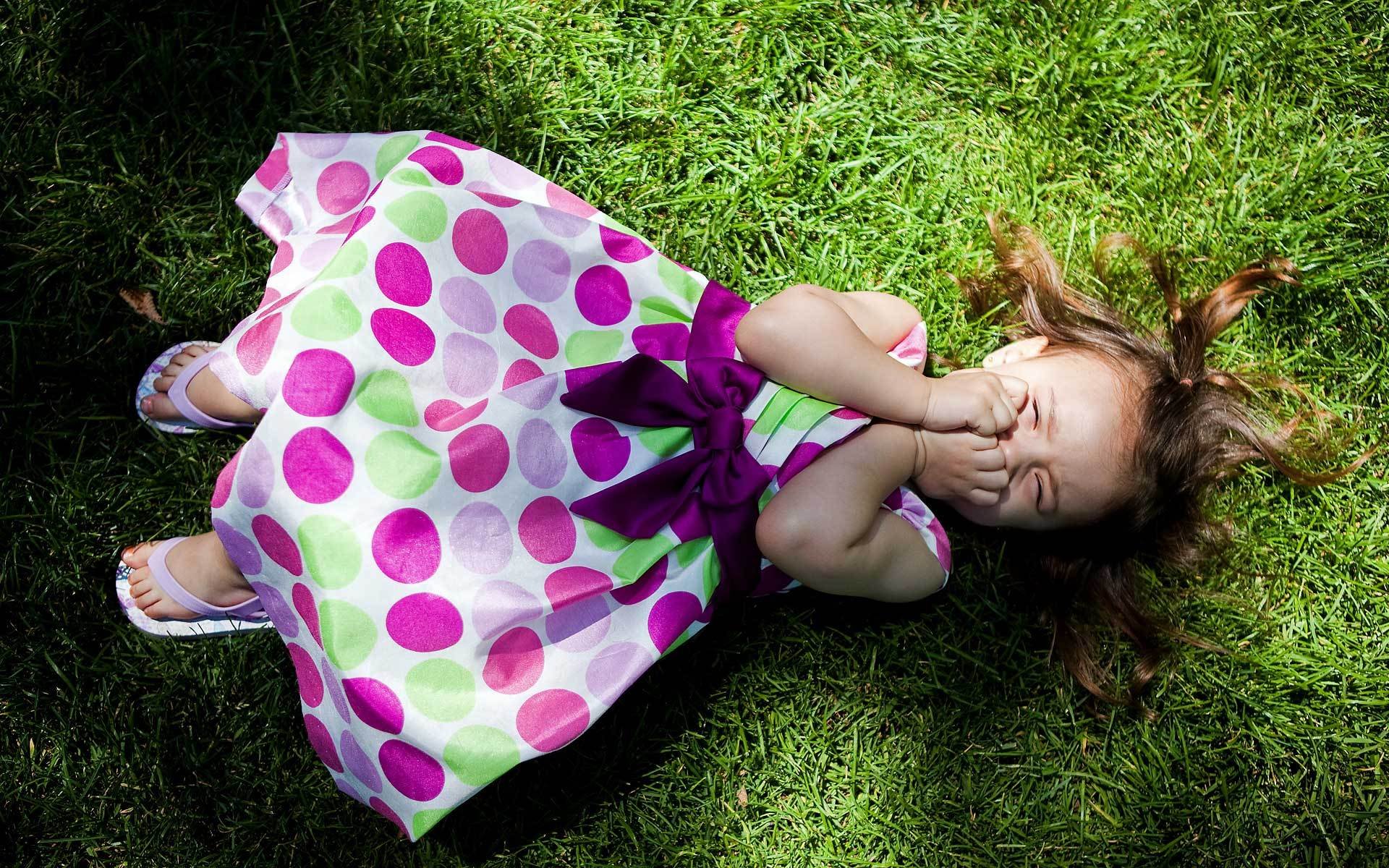 girl dress grass turf is shadow laugh