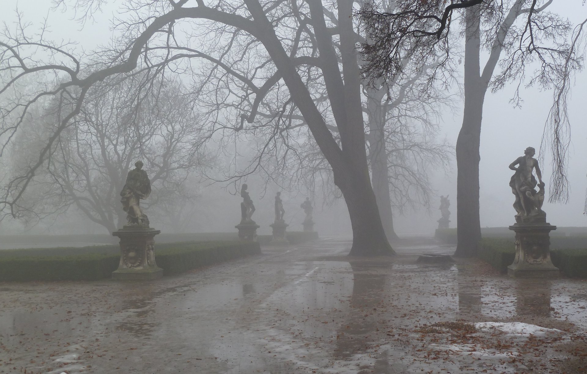 printemps parc neige fondue brouillard sculpture brume route