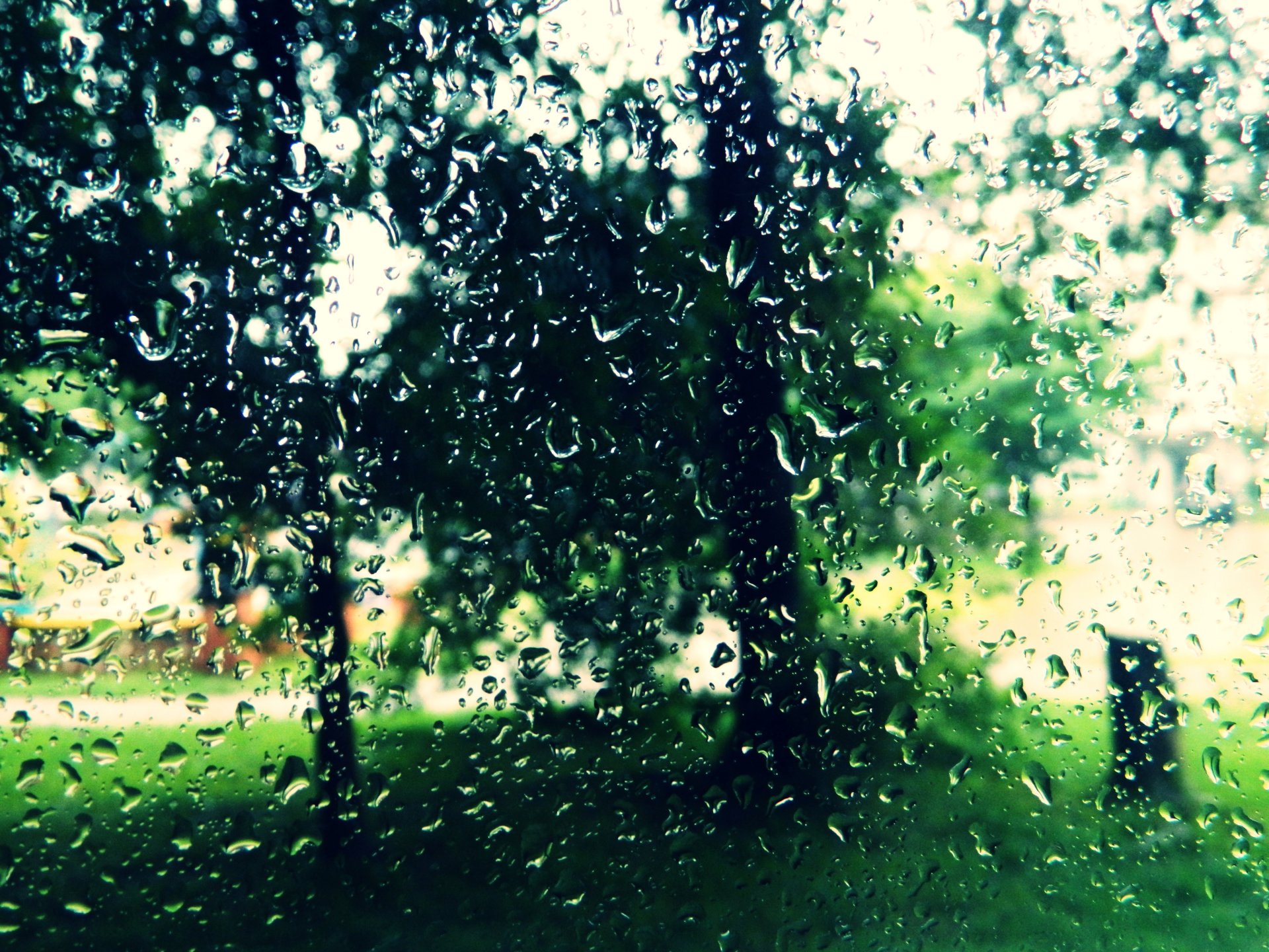 gotas lluvia vidrio.estado de ánimo verano