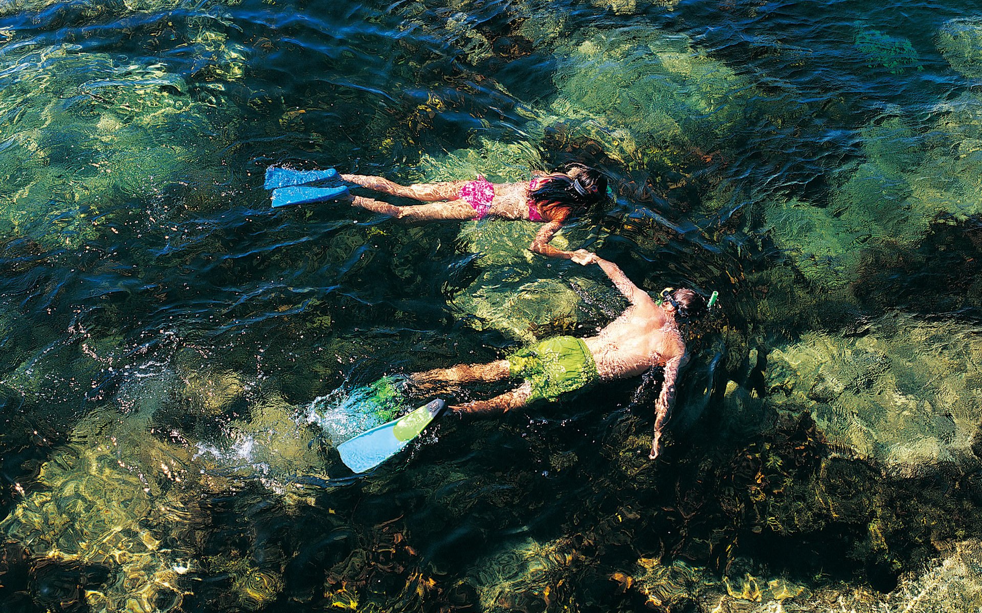 mar ondulaciones chico chica aletas snorkel máscara vacaciones resort submarino mundo