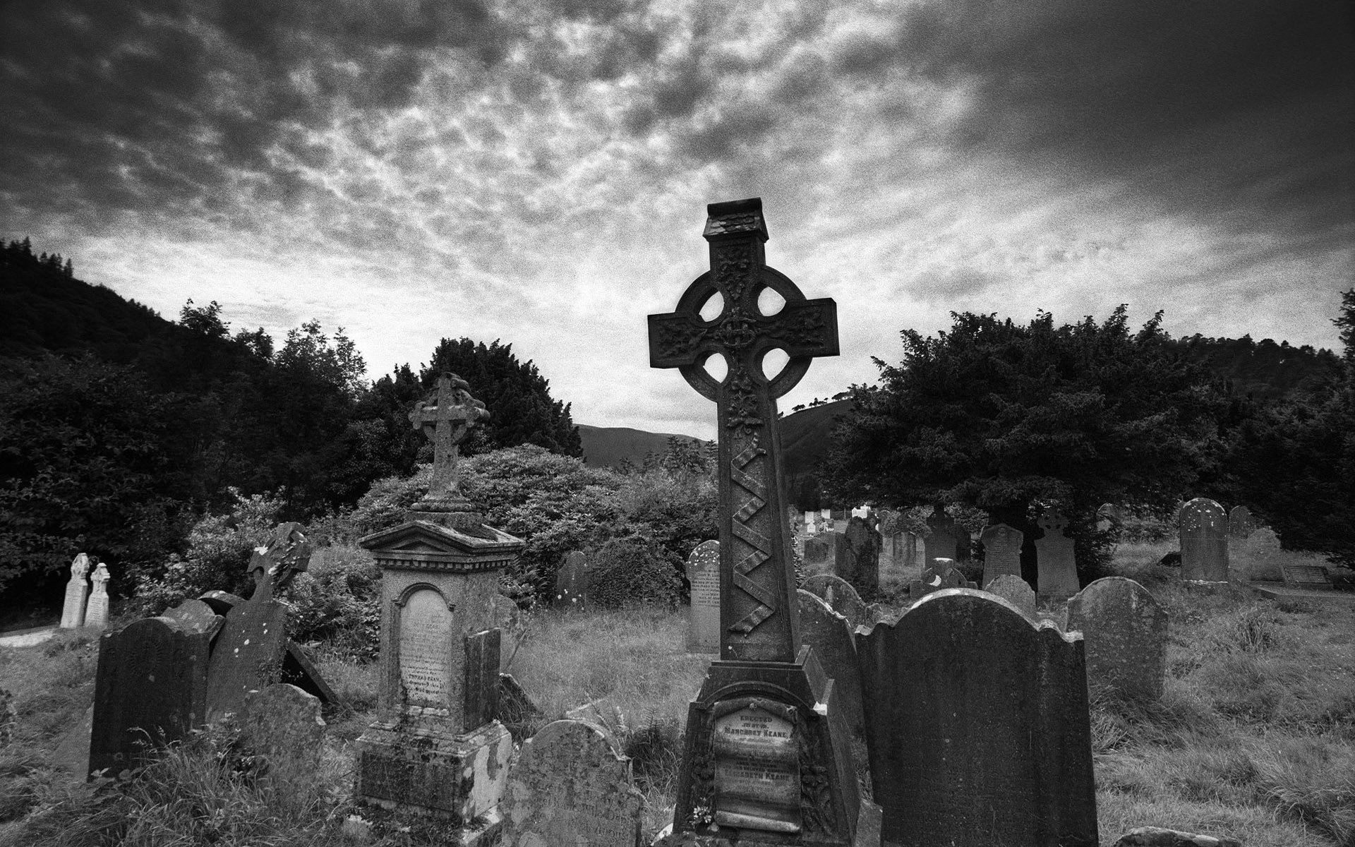 cimetière gothique tombes obscurité