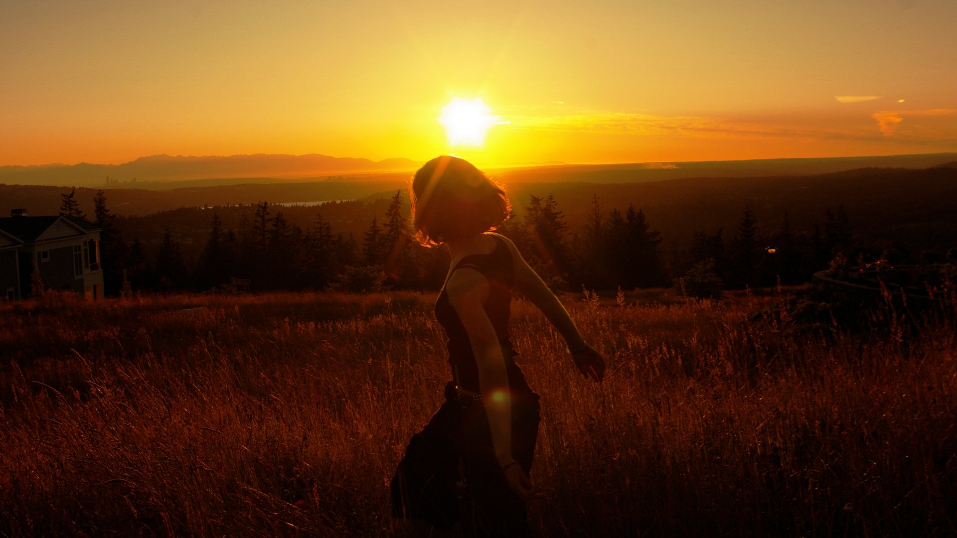 ragazza foresta alberi pendenza distanza orizzonte natura montagne cielo tramonto raggi luce