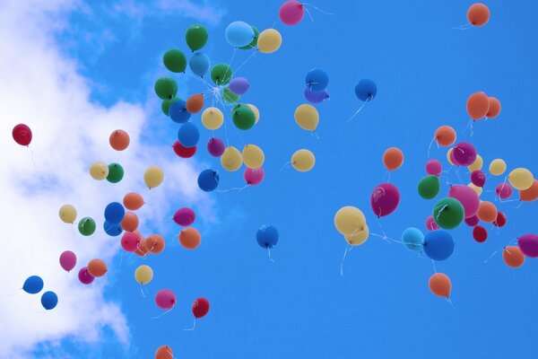 Quelle fête sans lancer des ballons colorés?