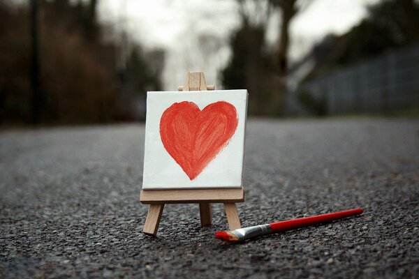 A small easel with a heart pattern