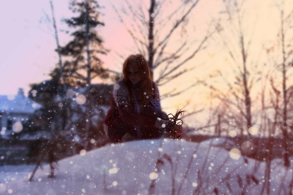 Ragazza rossa non è freddo nella neve in inverno