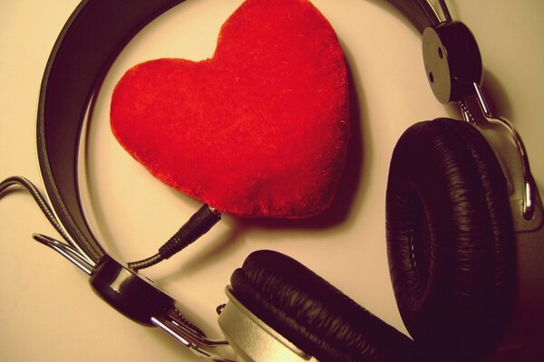 I want to listen to love songs