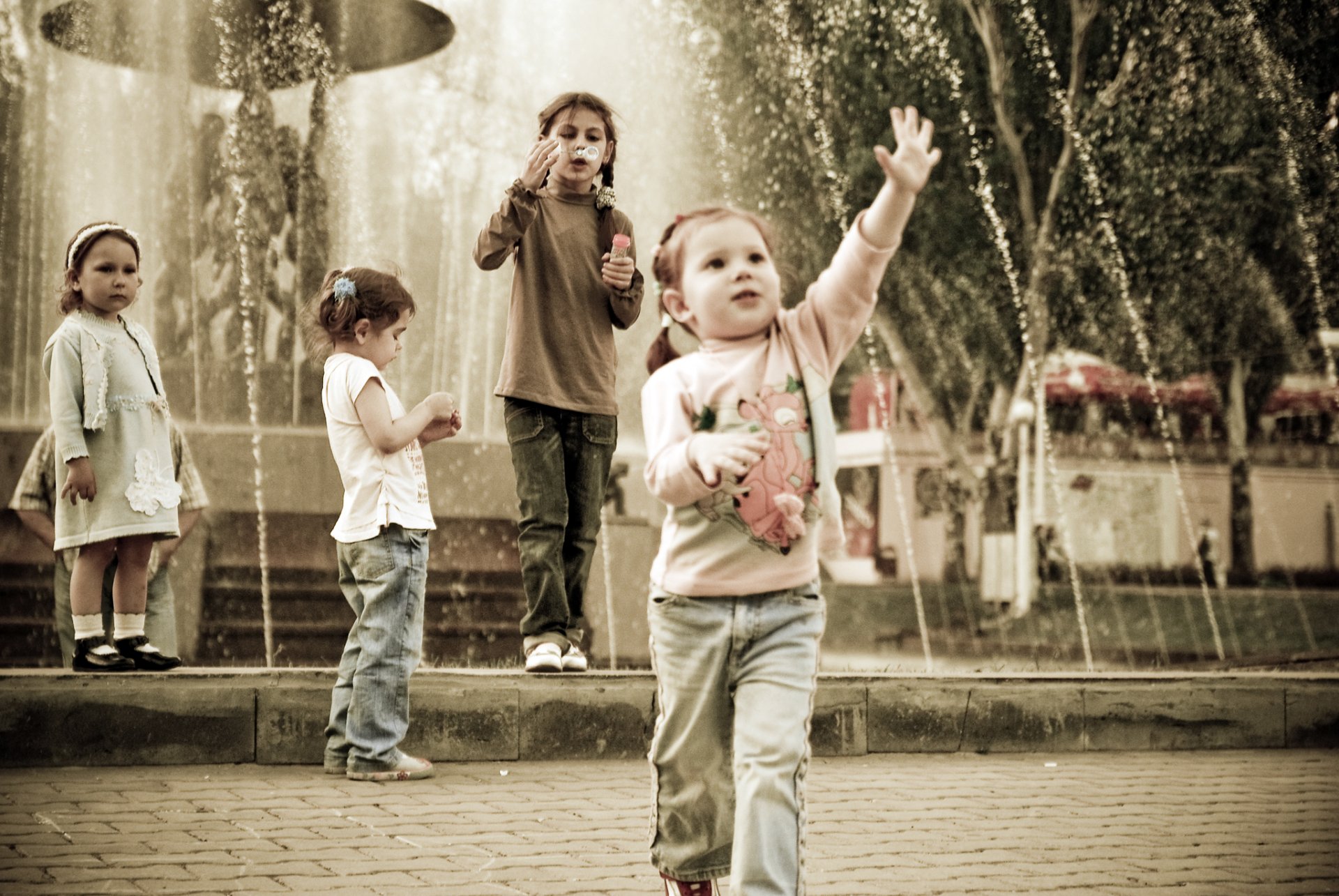 parque niños fuente diversión