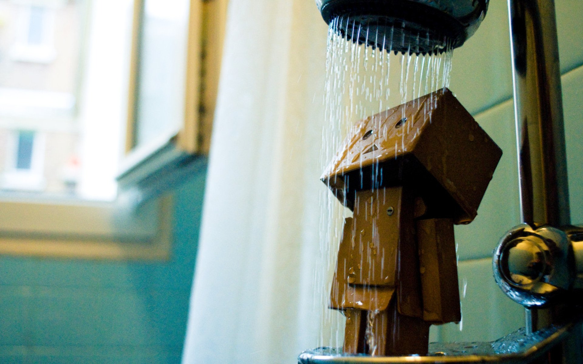 robot danbo shower