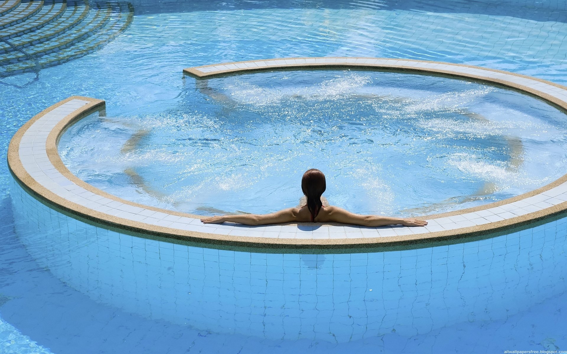 ragazze relax jacuzzi fresco