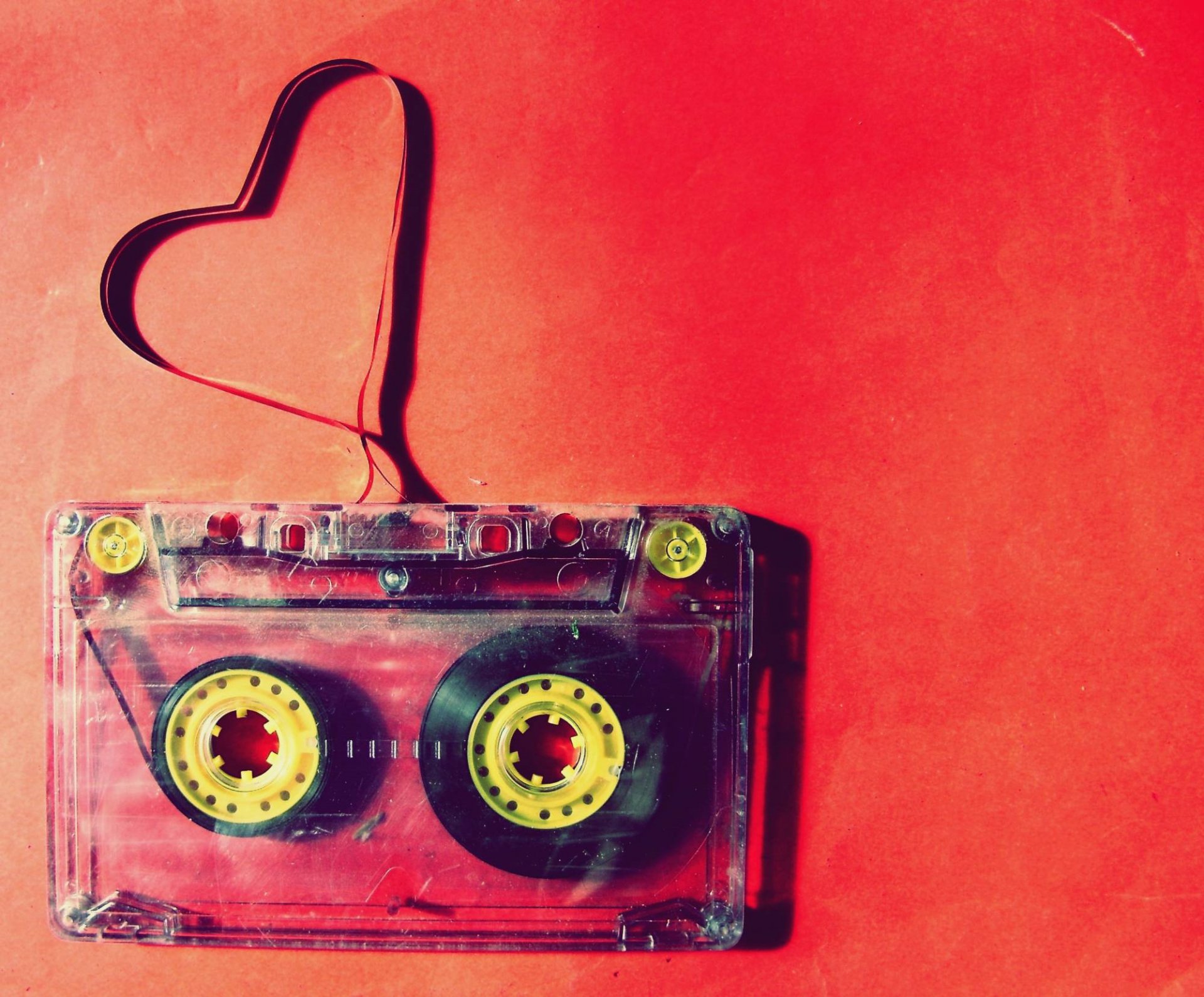 cassette rojo corazón