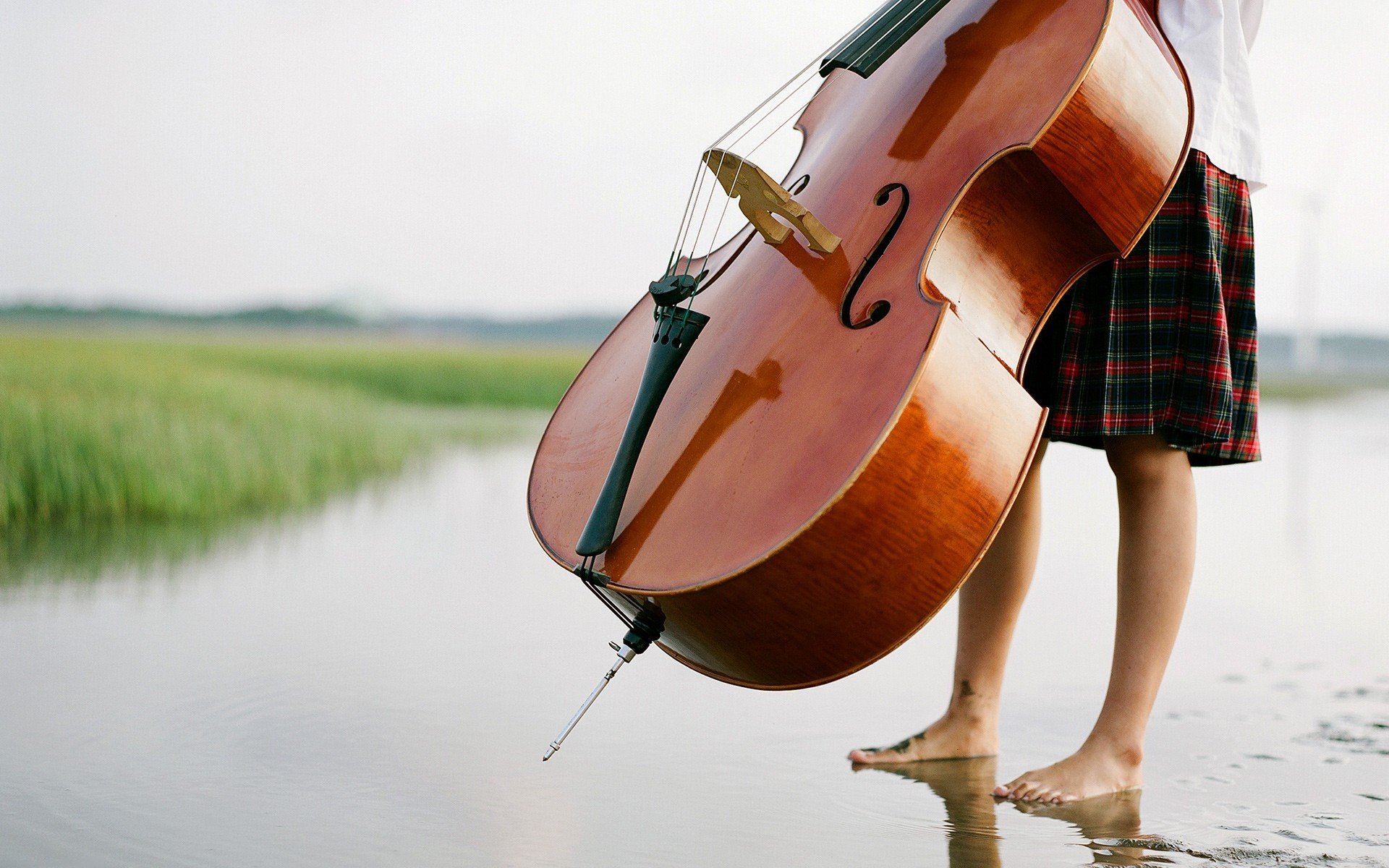 humeur eau plage homme instrument de musique