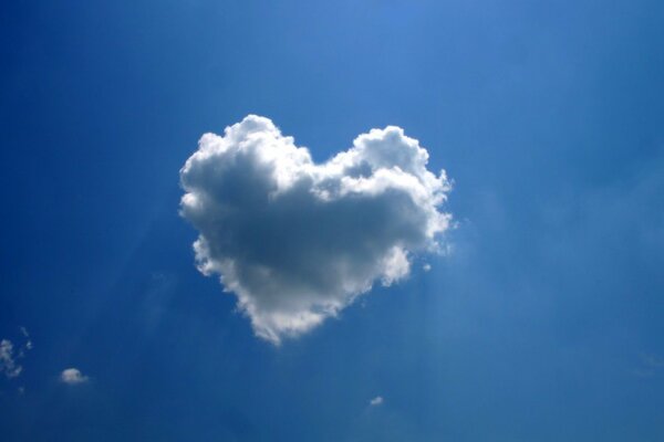 A heart from a cloud in the blue of the sky