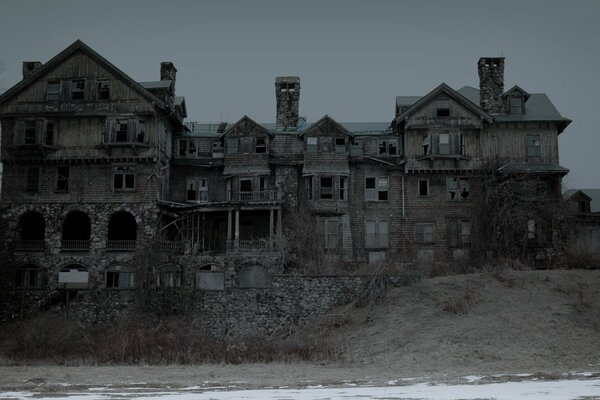 Antiguo edificio en ruinas fondo