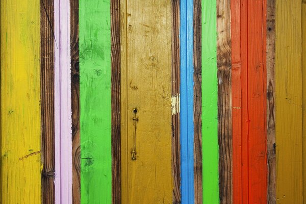 Regenbogenfarbene Wand