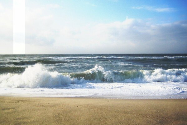 Paesaggio, mare, onde e sabbia