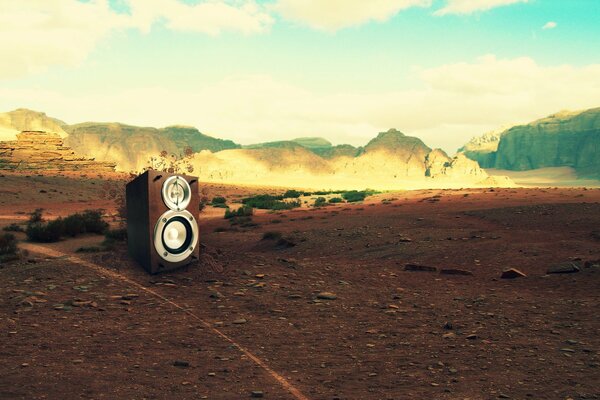 Columna musical en el desierto