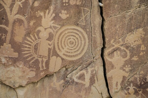 Alte Hieroglyphen in der Schlucht von New Mexico