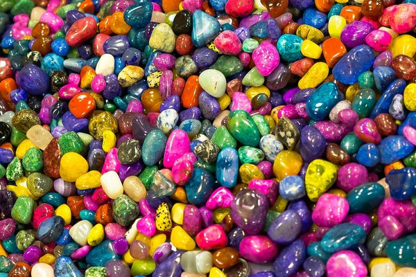 Piedras lisas brillantes multicolores