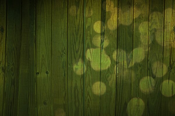 Mur en bois avec des reflets