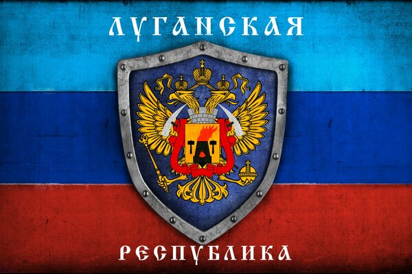 Escudo de armas de la República de Lugansk en el fondo de la bandera rusa