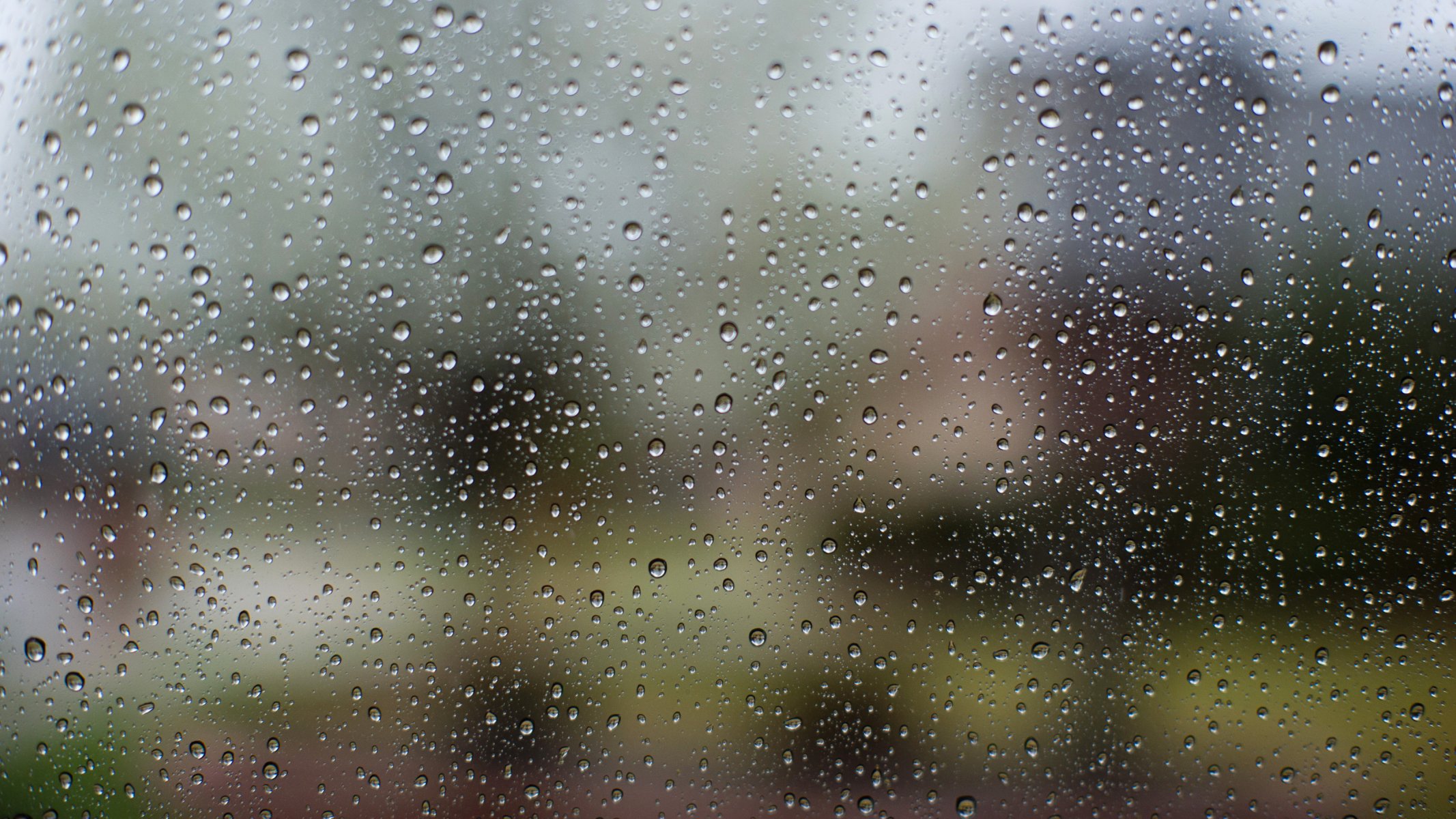 gouttes pluie verre gros plan