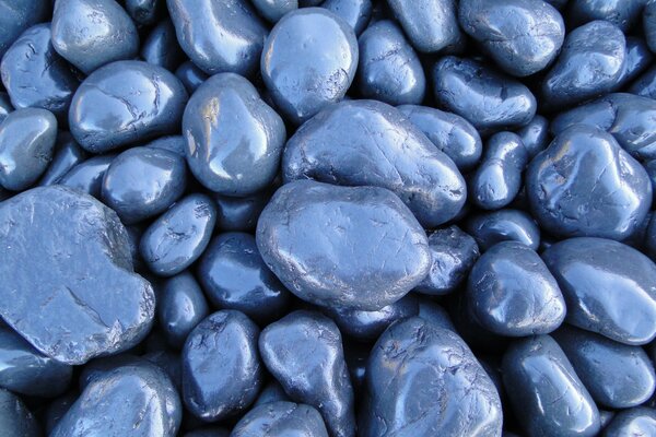 Blue shiny stones of different sizes