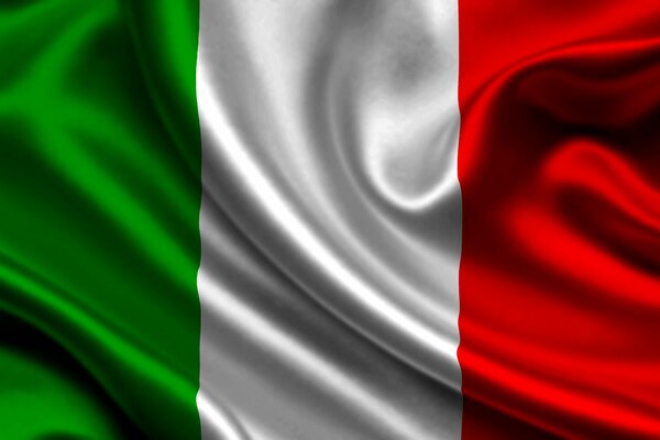 Rojo blanco verde es la bandera de Italia