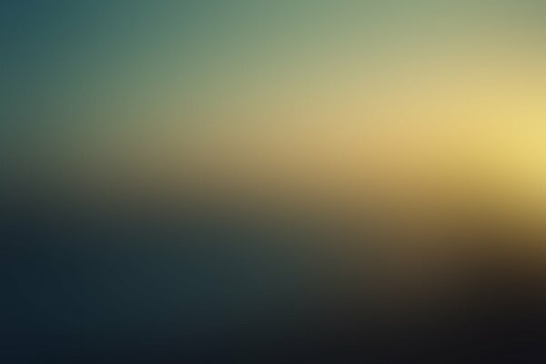 Coucher de soleil flou au niveau de la mer
