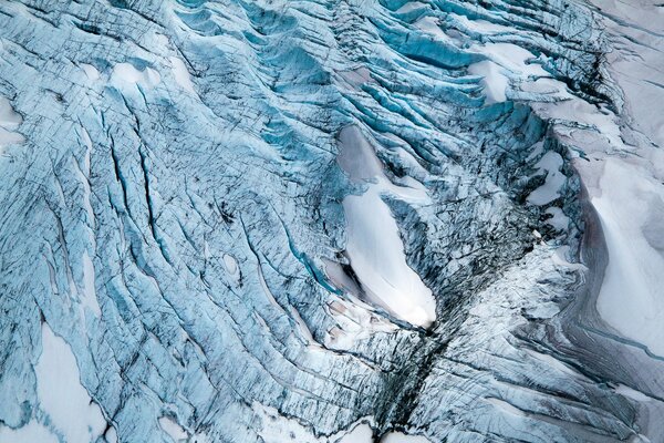 Fissures et creux. Failles de glace